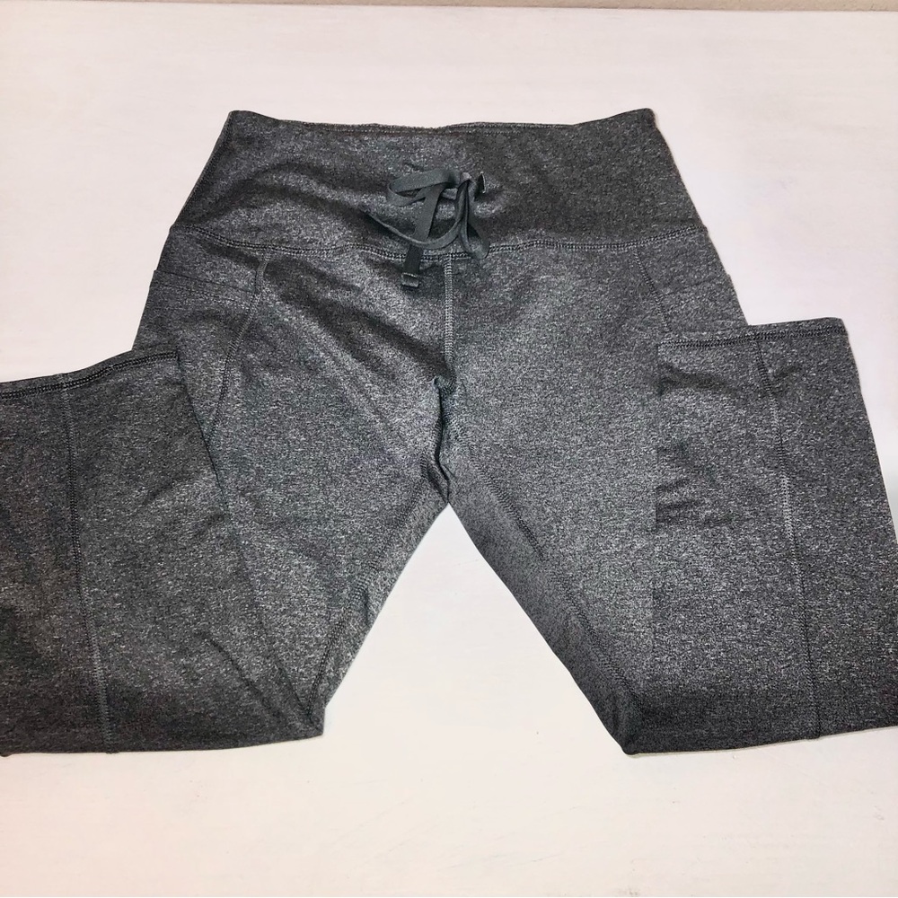 NYL Gray Athletic Cropped Leggings, EUC, Medium, pet/smoke free home